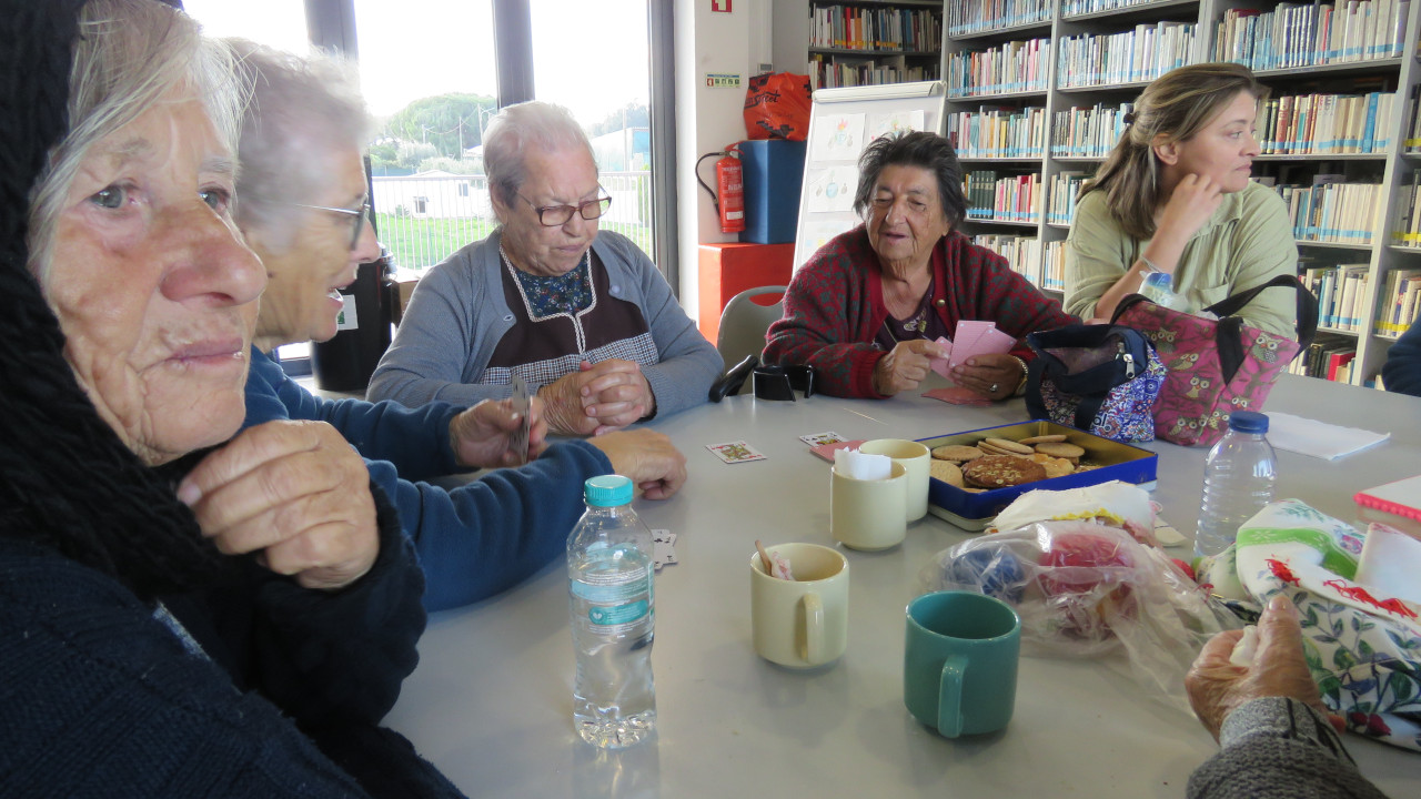 Tardes de artesanato no Polo da Biblioteca